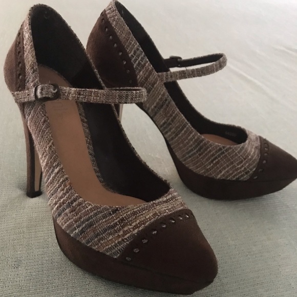 Shoes - Picture 2 of 6